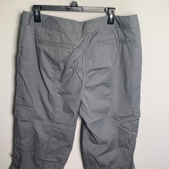 Ann Taylor signature fit grey Capri cargo pants size 14/16 Perfect condition! - Picture 5 of 5